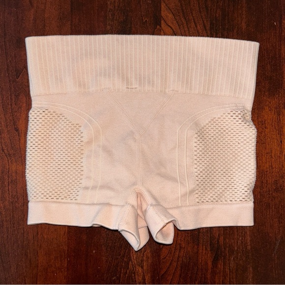 Urban Outfitters Out From Under Echo Seamless Sports Shortie - Beige Neutral Tan - Picture 5 of 5
